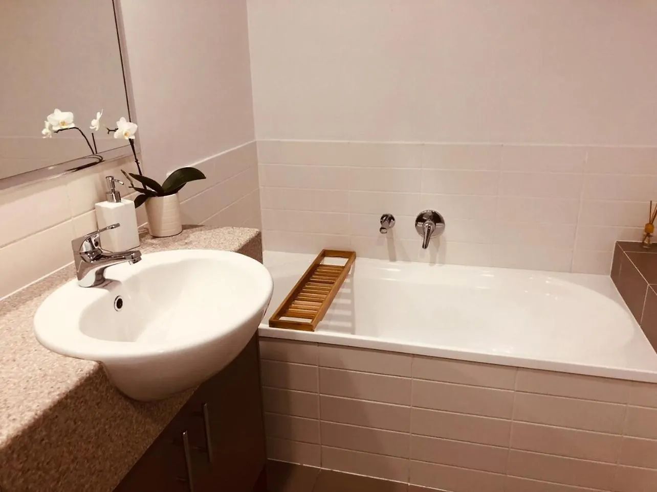 Bright & Cosy 2 Bed, 2 Bath Apartment, With Pool Tweed Heads Apartment