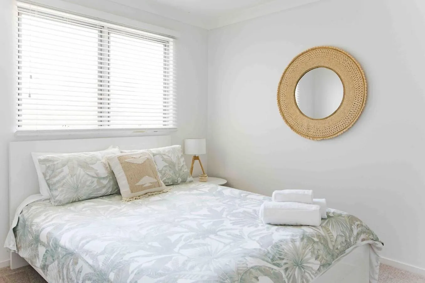 Bright & Cosy 2 Bed, 2 Bath Apartment, With Pool Tweed Heads 0*,