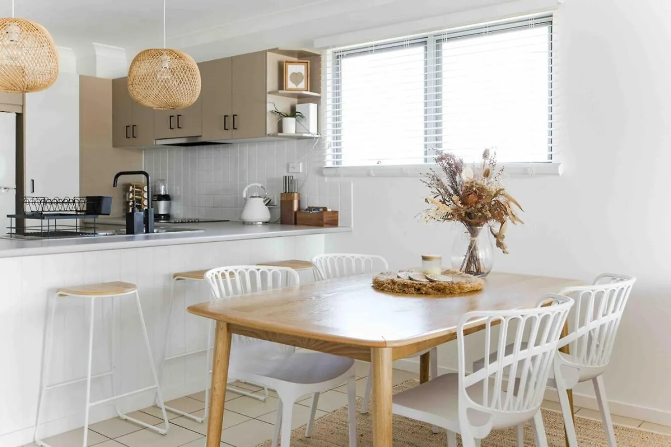 Bright & Cosy 2 Bed, 2 Bath Apartment, With Pool Tweed Heads Apartment